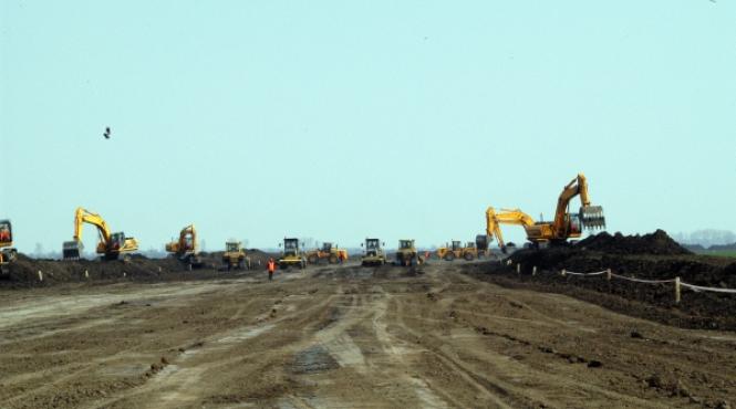 autostrada prin padure protejata