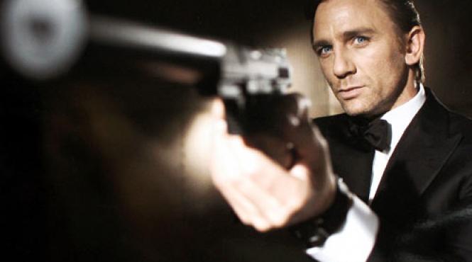 james bond si telescopul foarte mare