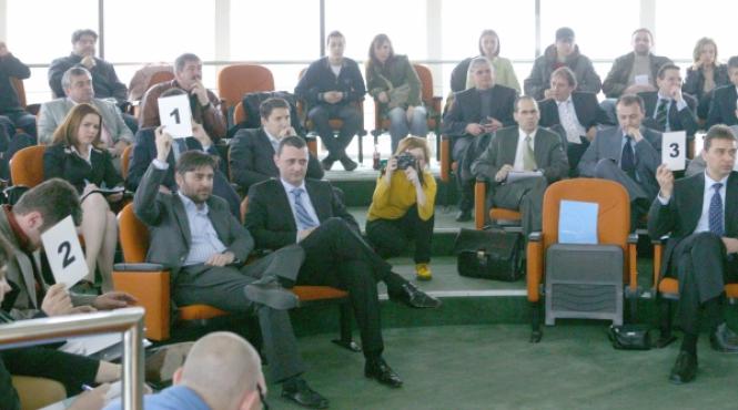 102 milioane de euro pe trei ani