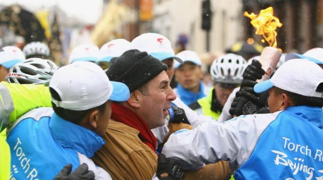 atac la flacara olimpica