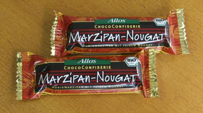 produsul zilei baton cu ciocolata neagra si nuga