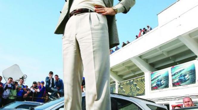 banii lui gigi becali cautati de politie in vestiarul uta