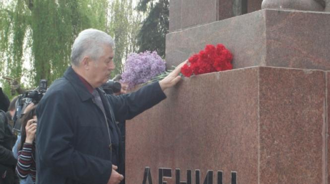 moldova voronin vrea sa intre in ue cu lenin in brate