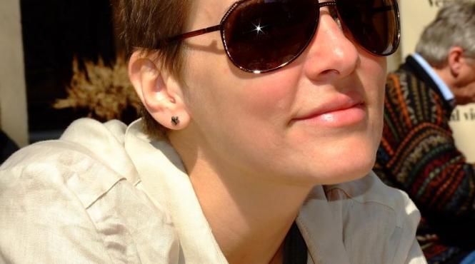 dana nalbaru face rock pe banii ei