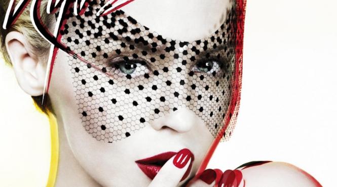 kylie minogue vrea sapte cabine tapetate cu oglinzi