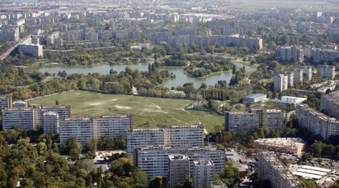 blocuri turn si un mall in ior