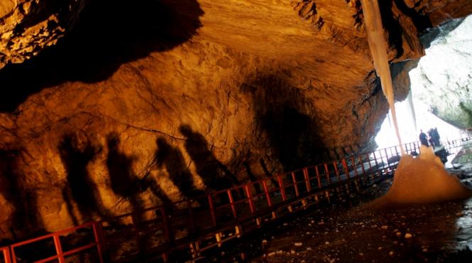 jaf fara oprelisti in pesterile romaniei