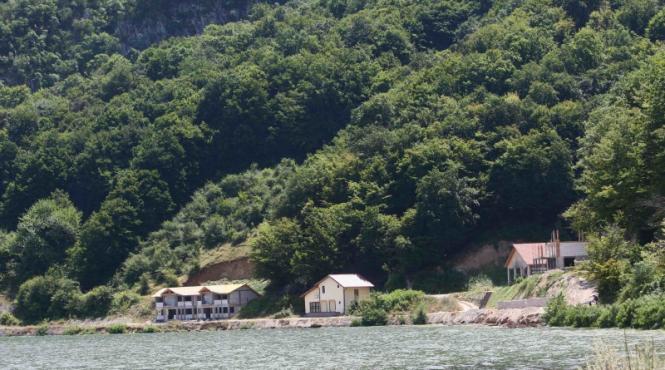 constructii ilegale chiar intre cazane