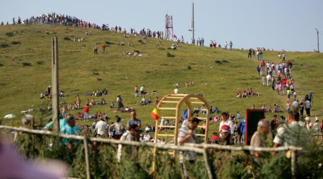 tirg de fete open air pe muntele gaina