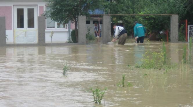 bacau mai multi sinistrati din saucesti refuza sa fie salvati