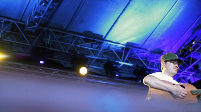 marea de oameni si restul lumii