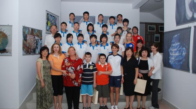 j o elevii chinezi in casa romaniei de la beijing