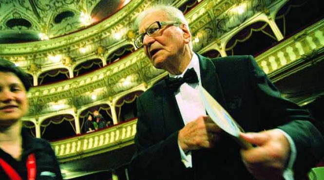 la teatru rarut la film mai des