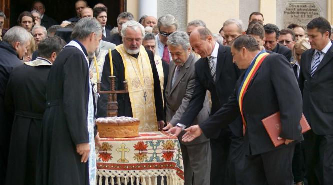 sarbatoare discursuri date pe mute la tebea
