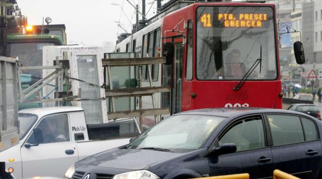 fugiti din bucuresti din trafic mai scapa cine poate