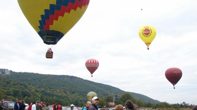 festival la mures campul cetatii luat in balon