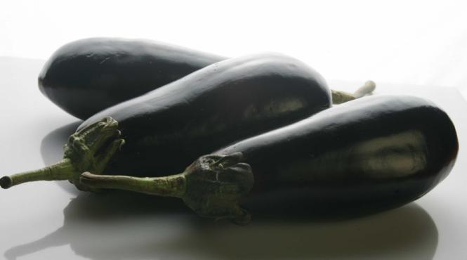 ghicitoare cine i vanata lucioasa si gustoasa
