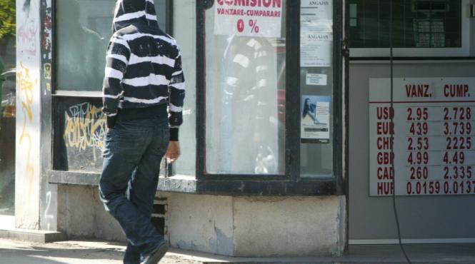 leul icirc n picaj criza a ajuns in romania