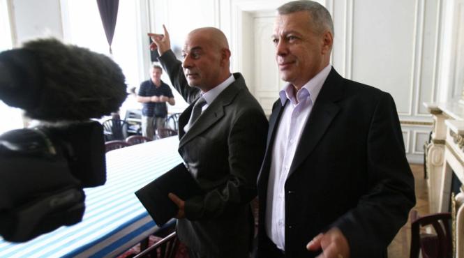 pestele n balta episodul 2 cazuri si necazuri in biroul electoral