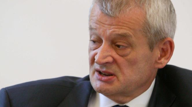 verde n fata sorin oprescu in 97 stateam la usa lui iliescu ca sa i spuna cineva buna dimineata cand se ducea sa faca pipi