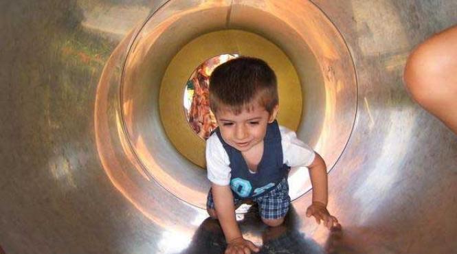 povestea lui rares 9679 un inger care nu poate sa zboare