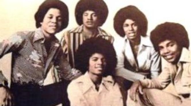 michael jackson urca din nou pe scena alaturi de jackson 5