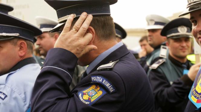 mentalitate de militian tupeu de jmecher cu cascheta