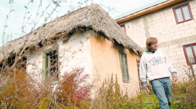 pestele n balta ultimul acoperis cu stuff din satul caciulati