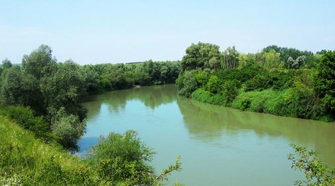 a vrut sa ajunga in portugalia cu barca peste prut