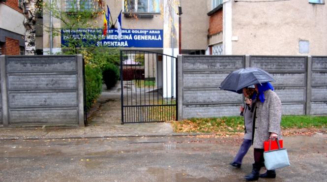 scandalul dentistilor ia amploare probleme la vasile goldis