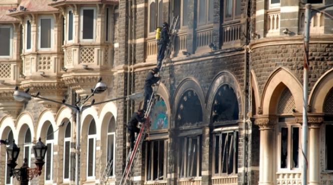 india taj mahal din nou in flacari