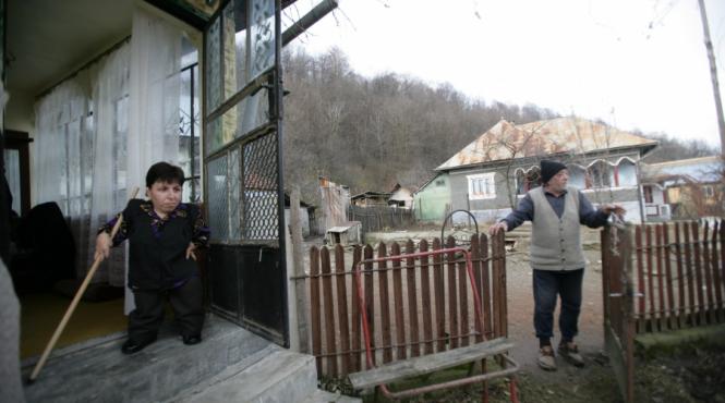 bolnavii se tem de criza spaima celor care traiesc din mila statului roman