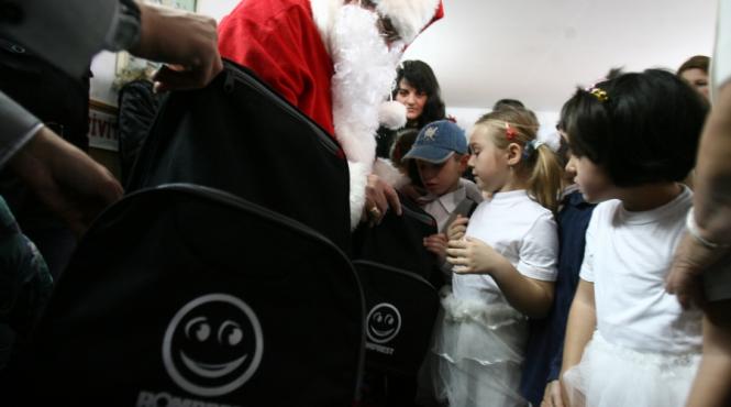 daruri pentru copii mos craciun a venit la gradinita nr 1 dascalu