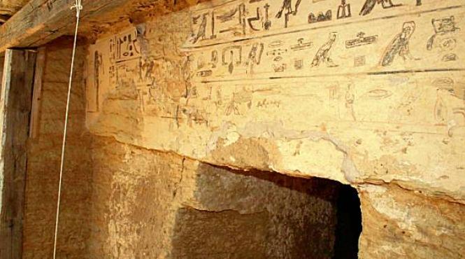 doua morminte vechi de 4 000 de ani descoperite in apropiere de cairo