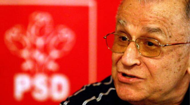 iliescu sper ca 2009 sa il ajute pe traian basescu sa coboare cu picioarele pe pamant