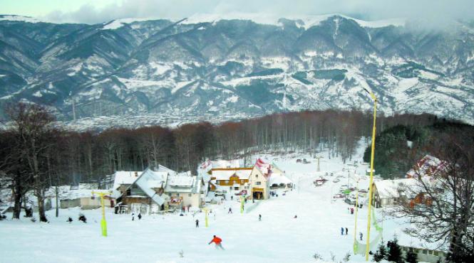 sarbatori pe p acirc rtie mos craciun aduce zapada numai celor de la munte