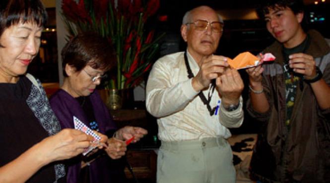 supravietuitorii de la hiroshima si nagasaki au facut inconjurul lumii