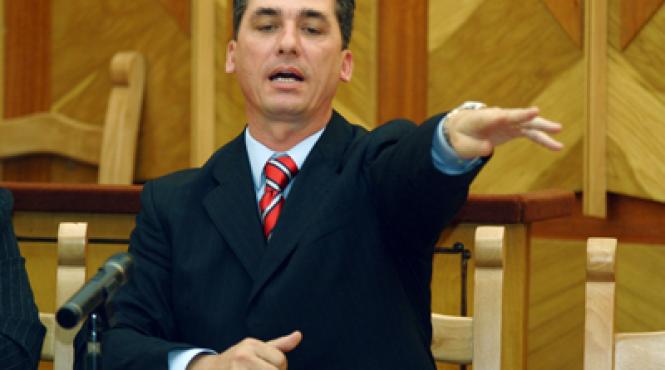 persoanele din administratia publica aflate la varsta pensionarii obligate sa iasa la pensie