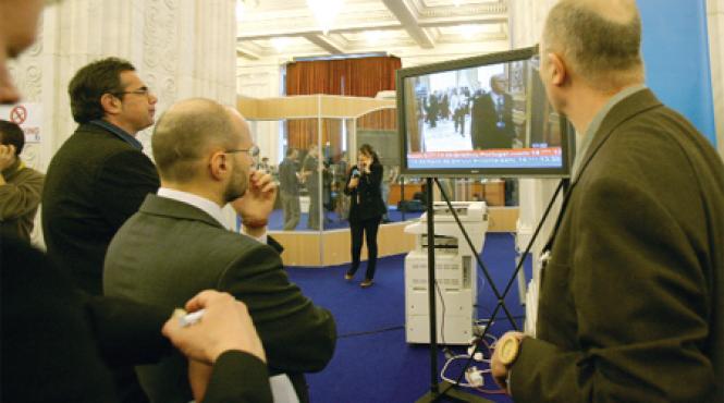 atentie se filmeaza alesii uninominali intra in direct