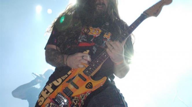 icirc n concert sepultura imbraca tricourile nationalei