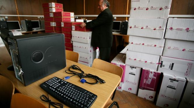 contract reziliat calculatoarele lui tariceanu teapa electorala