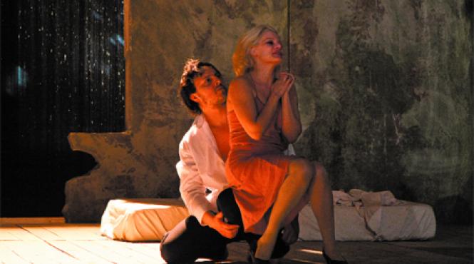 teatru cine poate sfida criza financiara