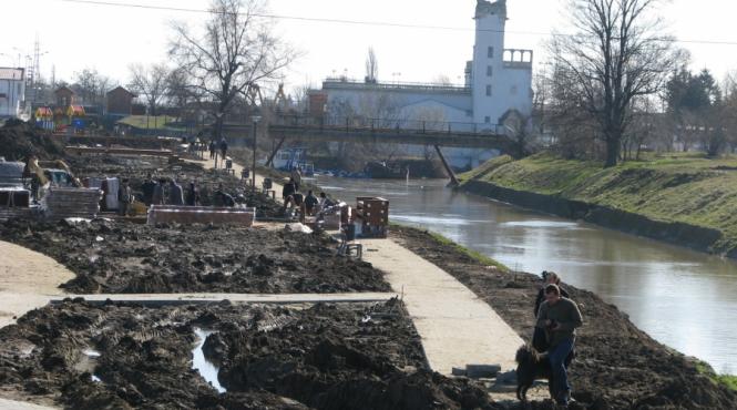 chelului tichie de margaritar stonehenge de timisoara moftul primariei