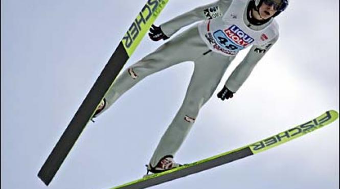 gregor schlierenzauer castiga cupa mondiala la sarituri cu schiurile
