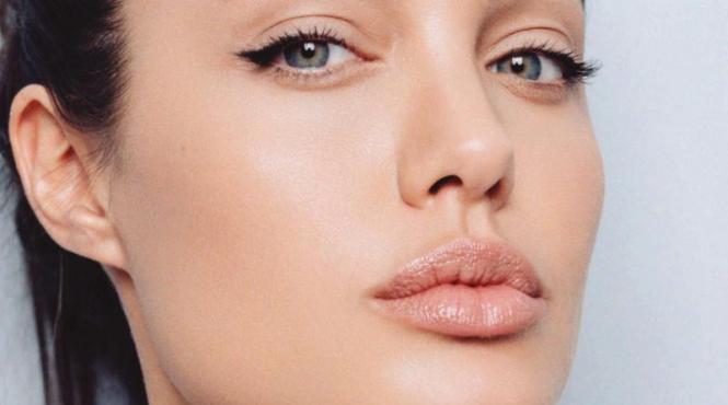 angelina jolie geloasa pe frumoasa natalie portman