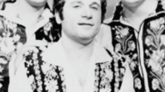 intr o casa cu multi frati