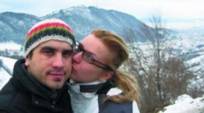 zoli toth va spune da in blue jeans si camasa de in