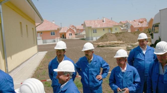 125 de familii stramutate din rosia montana