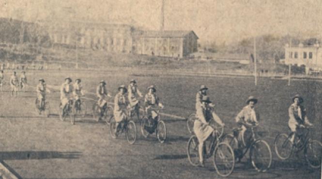 cercetasele domnite si fetita cu ochii albastri