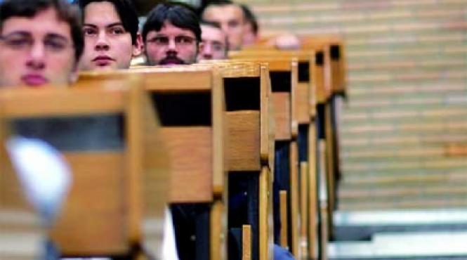 studiu romania are deficit de studenti